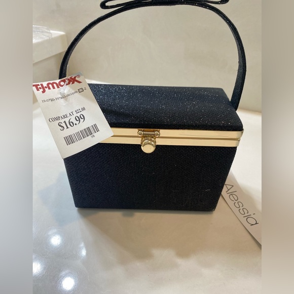 Alessia Handbags - NWT BLACK MINI COCKTAIL PURSE 👜 SO PRETTY